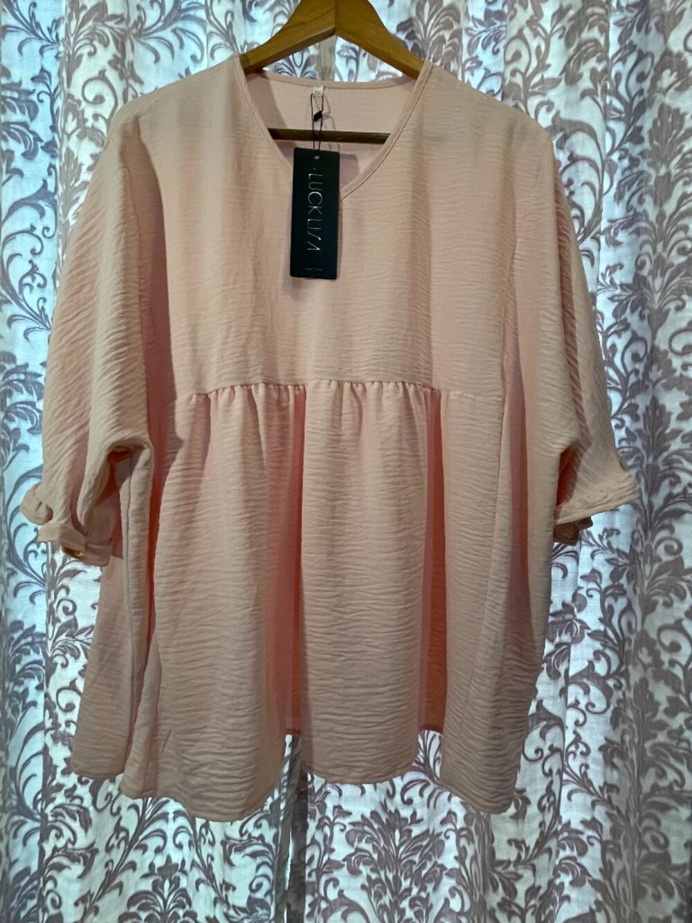 NWT Boutique Women's 2X "Luck Lisa" Lt.Weight Pink Emp. Waist Flowy Vneck Blouse